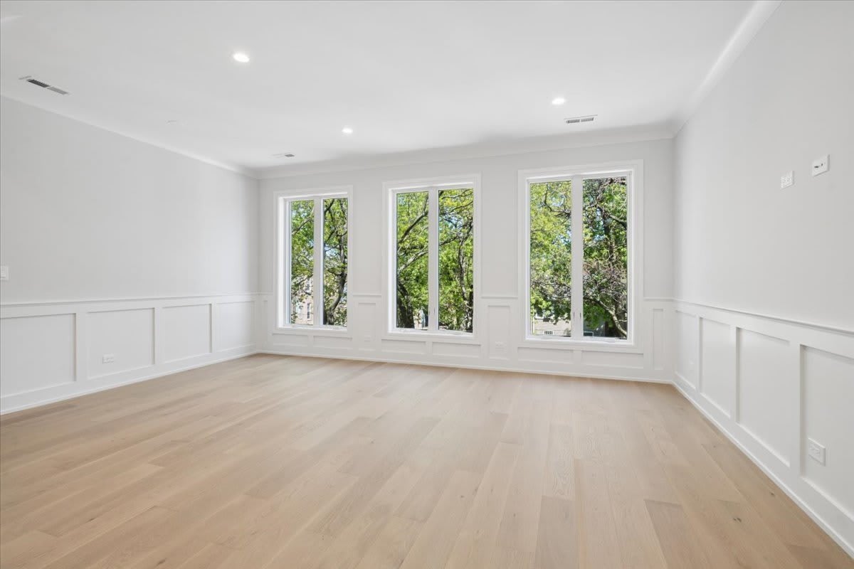 2202 N Leavitt Street – photo 2