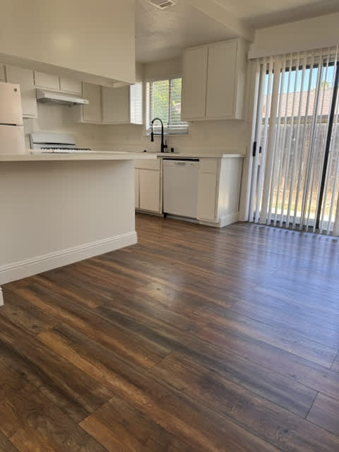 1702 W Grant Line Rd – photo 3