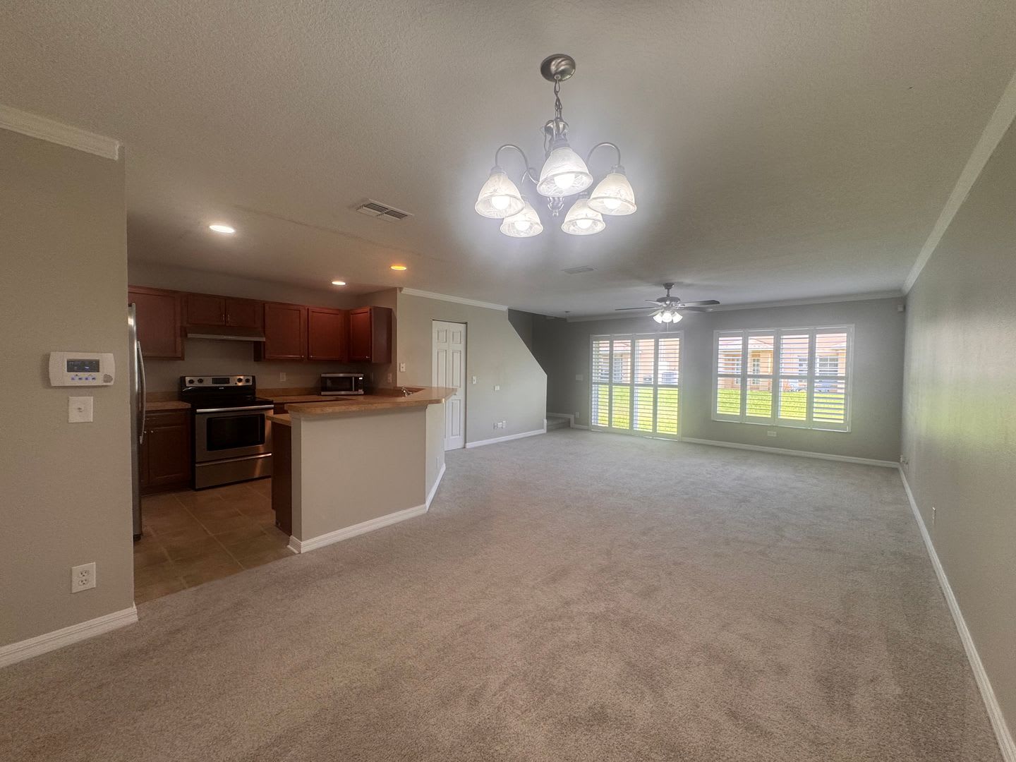 3 Bedroom 2 5 Bath Townhome For Rent In Tampa Fl Garage Parking Community Pool – photo 4