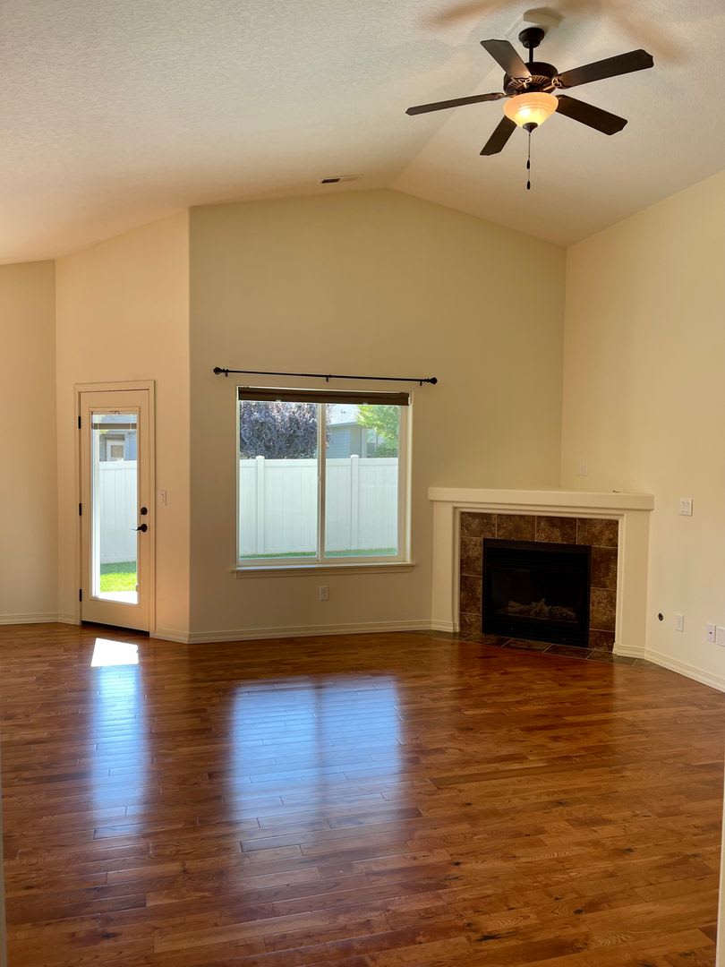 Live In Luxury with Vaulted Ceilings, Granite Countertops, and a Gas Fireplace! – photo 4