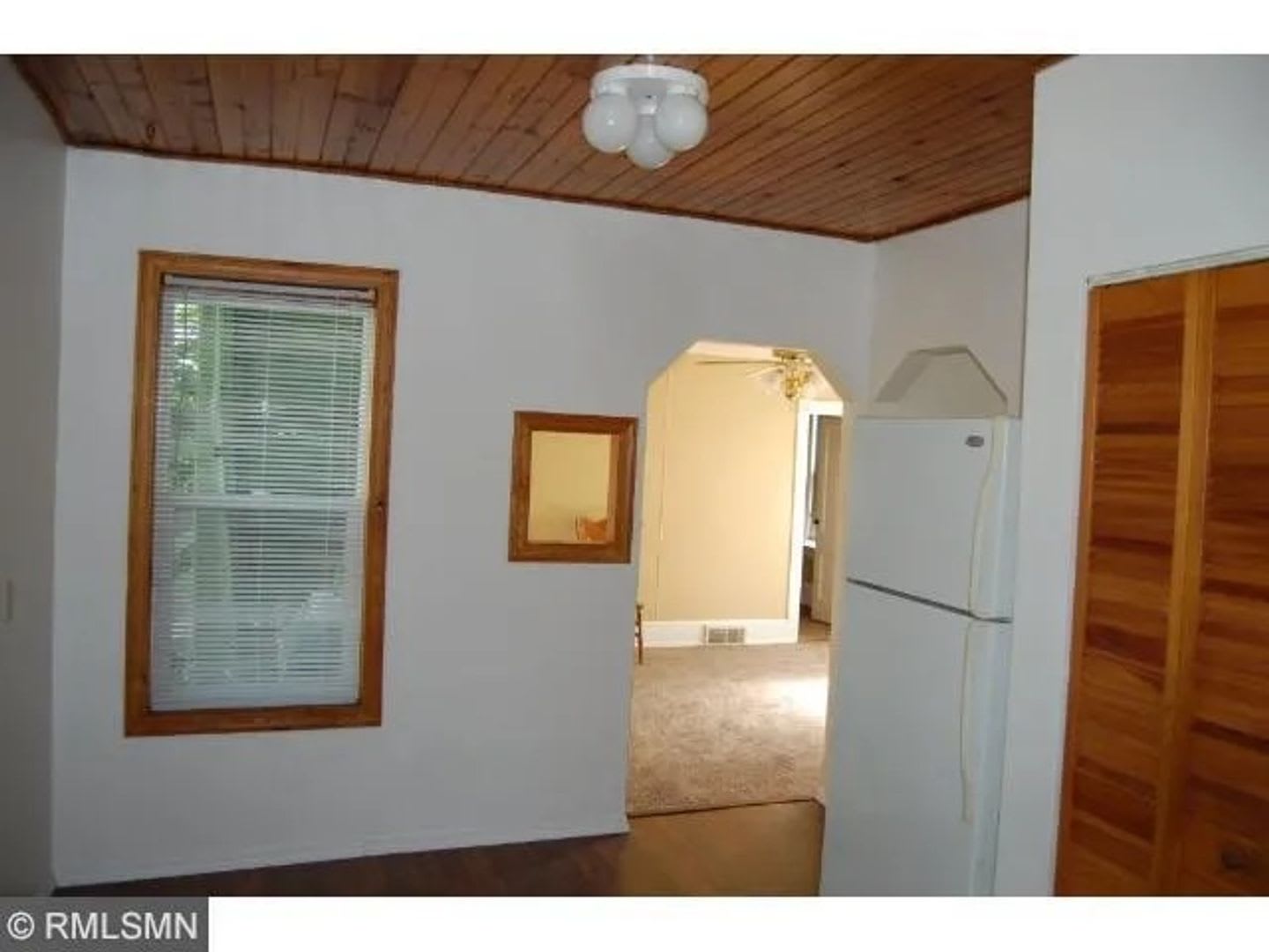Newly refreshed 2 bedroom, 1 bath in duplex. Large yard in quiet neighborhood in Faribault. – photo 5