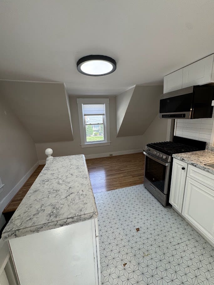 514 Amherst Street 2 – photo 2