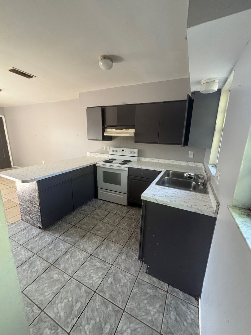 KAI9s 7plex 929 33rd Ave W Bradenton – photo 3