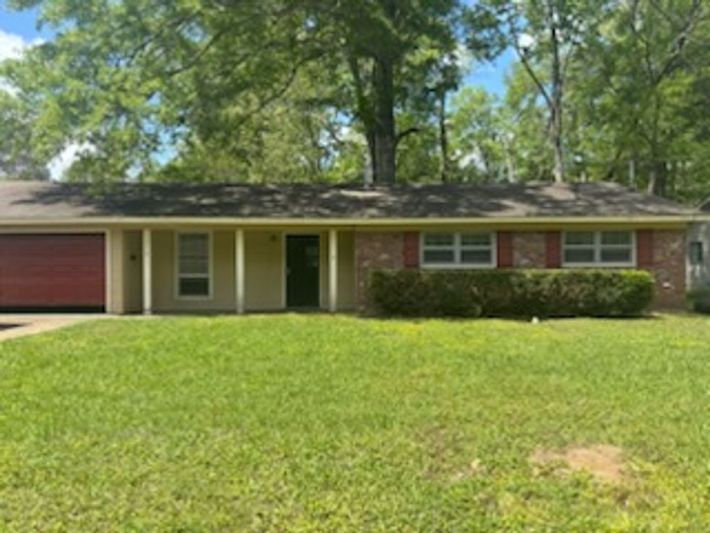 3219 Lakewood Dr Jackson, MS 39212 – photo 1