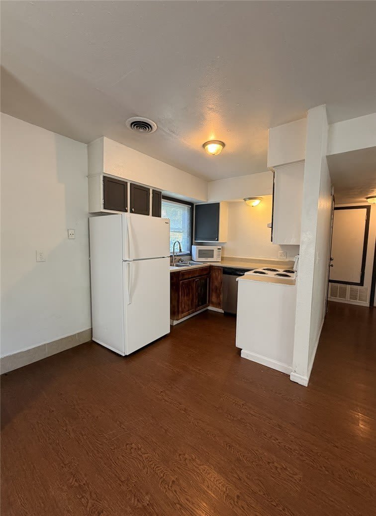 217 E Adobe Street – photo 3