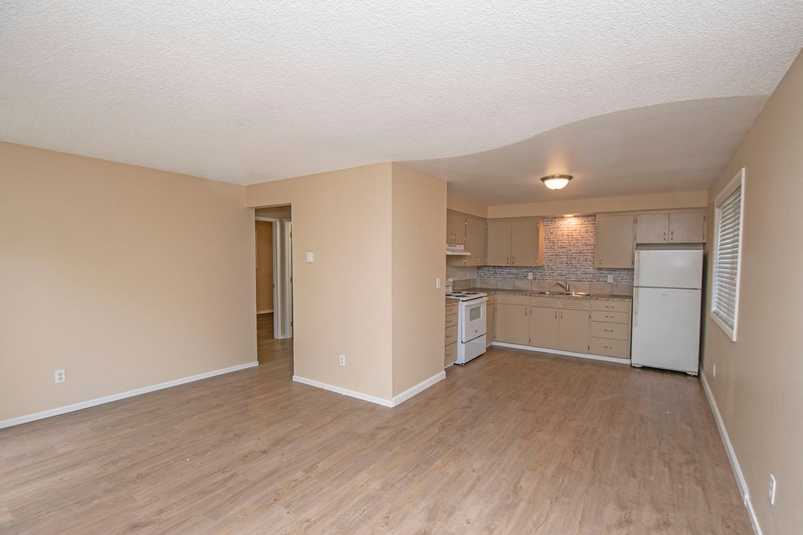 Cozy 2BD Duplex With Driveway Parking In Rose Village Neighborhood! – photo 4