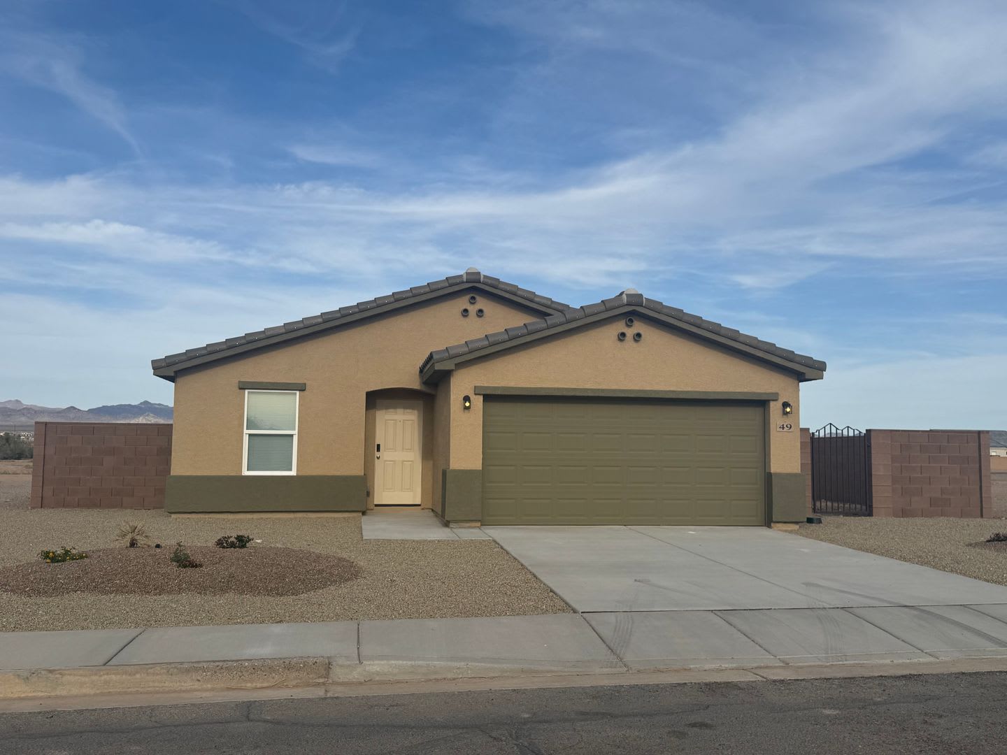 Modern 3-Bedroom Home in Gated El Rio Country Club Community! – photo 1
