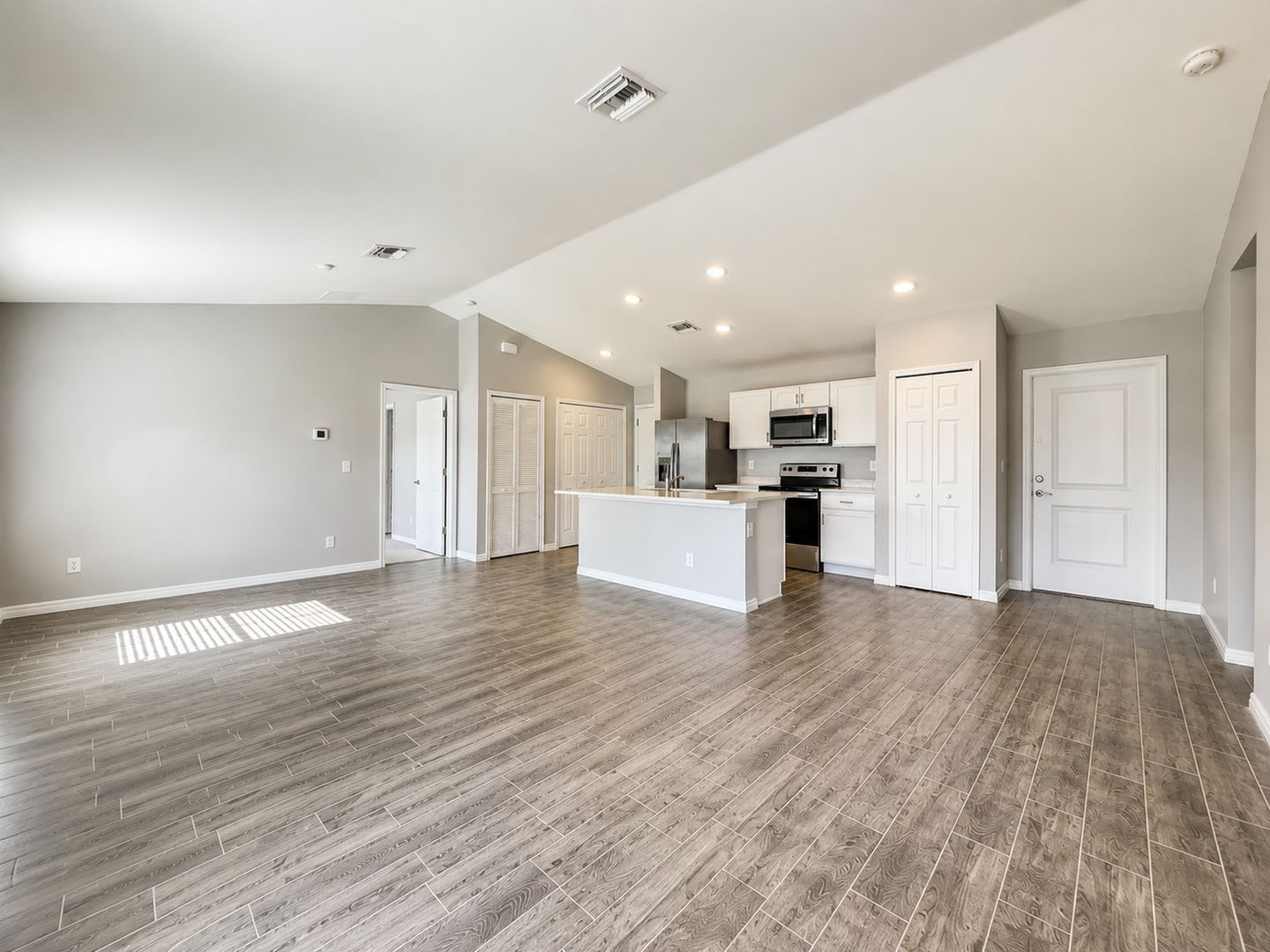 Newer Home for Rent – Enjoy the Florida Lifestyle You've Been Dreaming Of! – photo 3