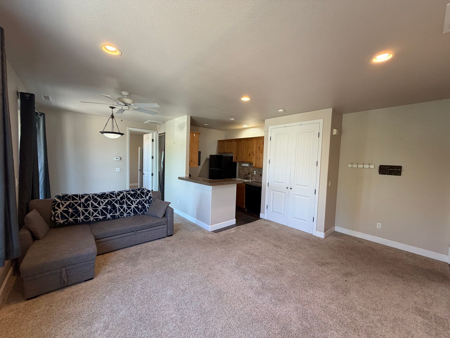 Charming 1 Bedroom 1 Bath Apartment With Garage Balcony Central Reno Location Available Now Move In Special – photo 5