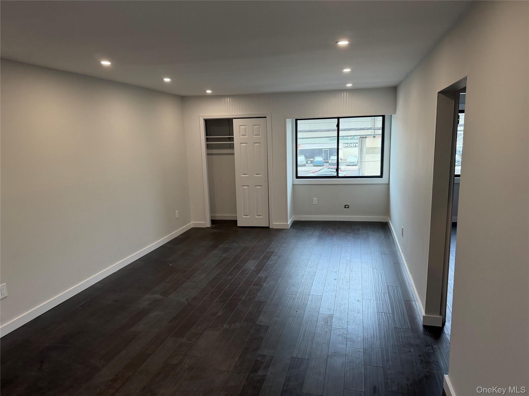 99 105 W Hoffman Avenue – photo 1