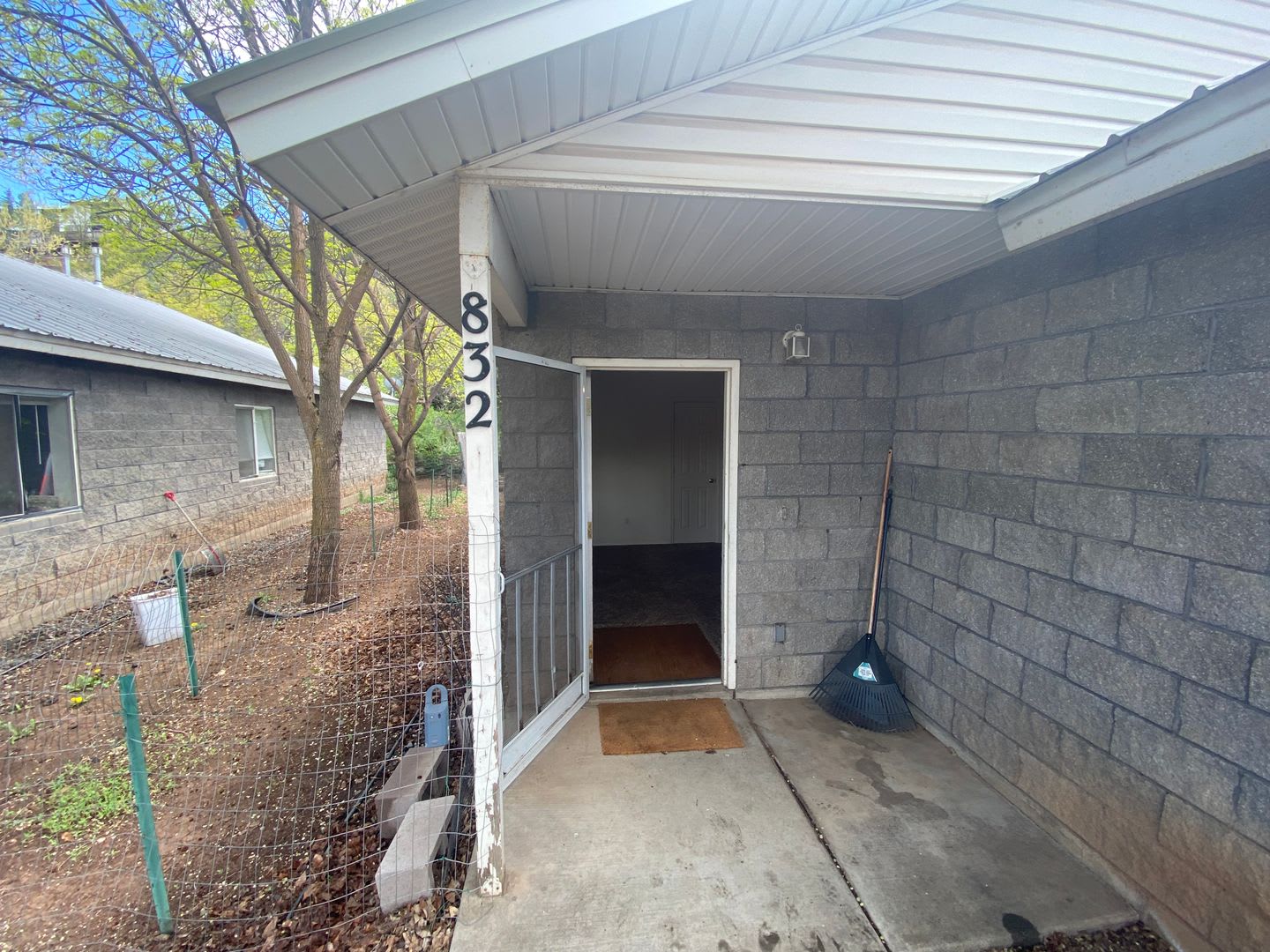 Two Bedroom Duplex on 32nd Street – photo 1