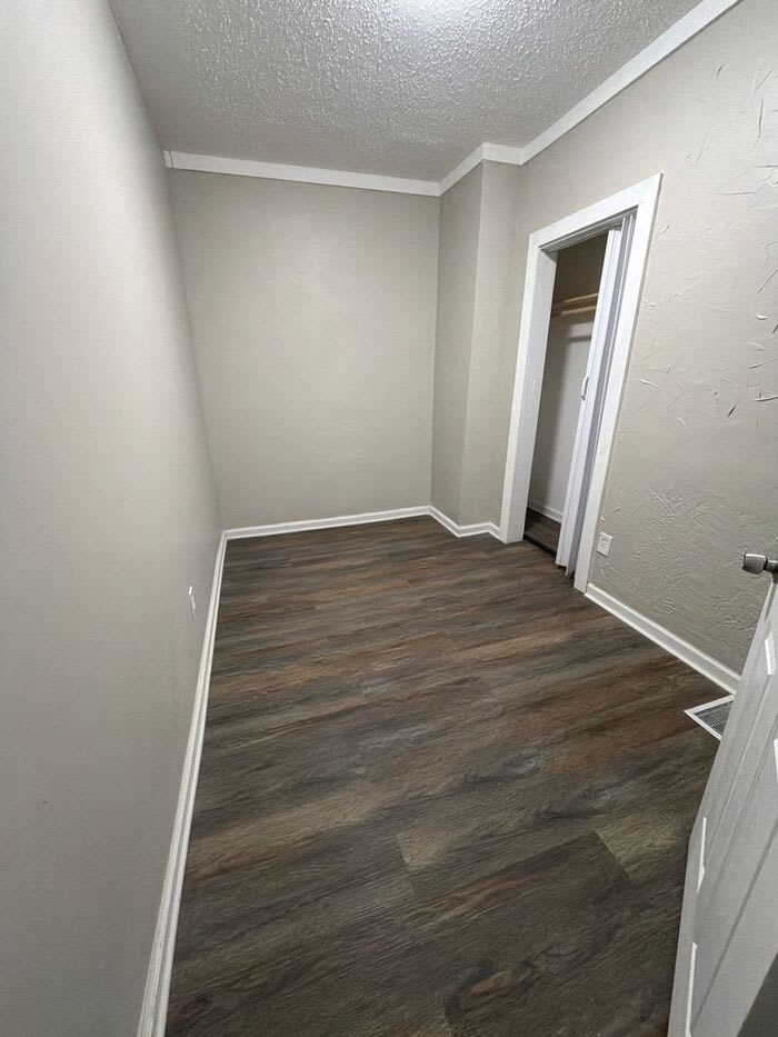 2725 Solway Avenue – photo 5
