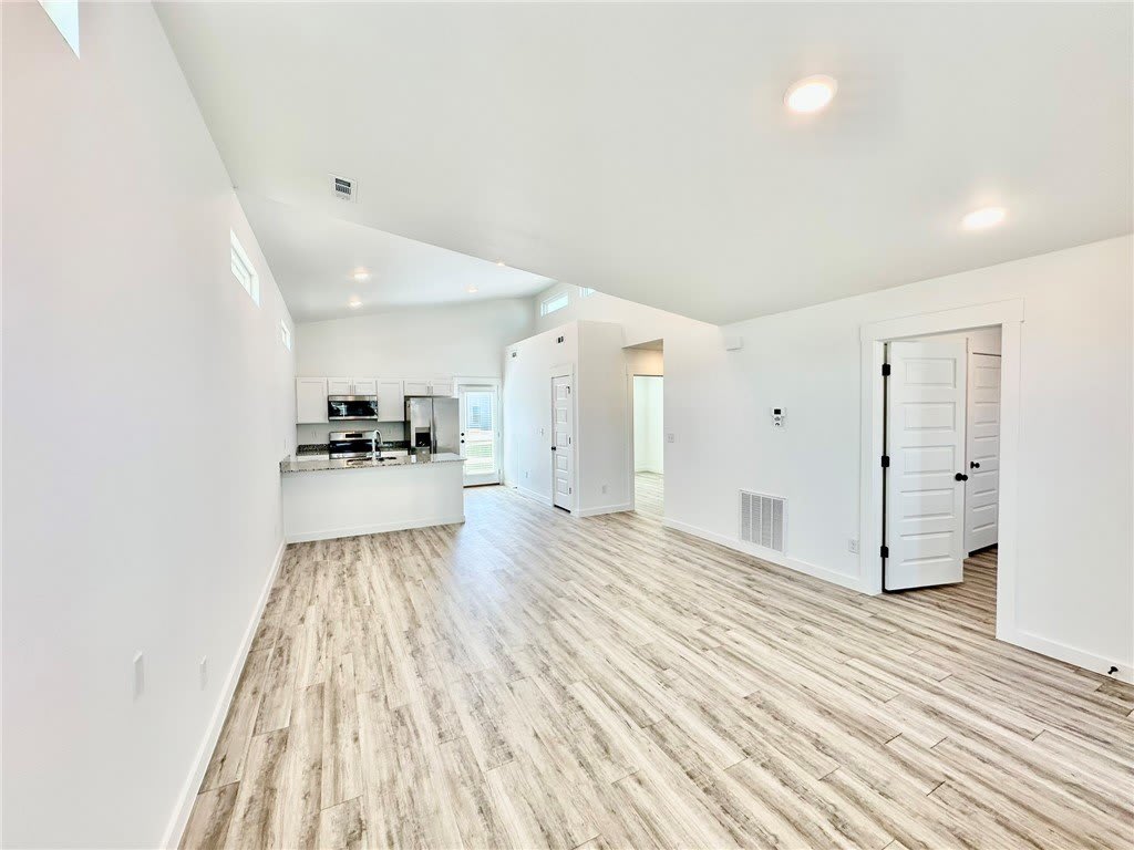 1101 States Avenue – photo 4