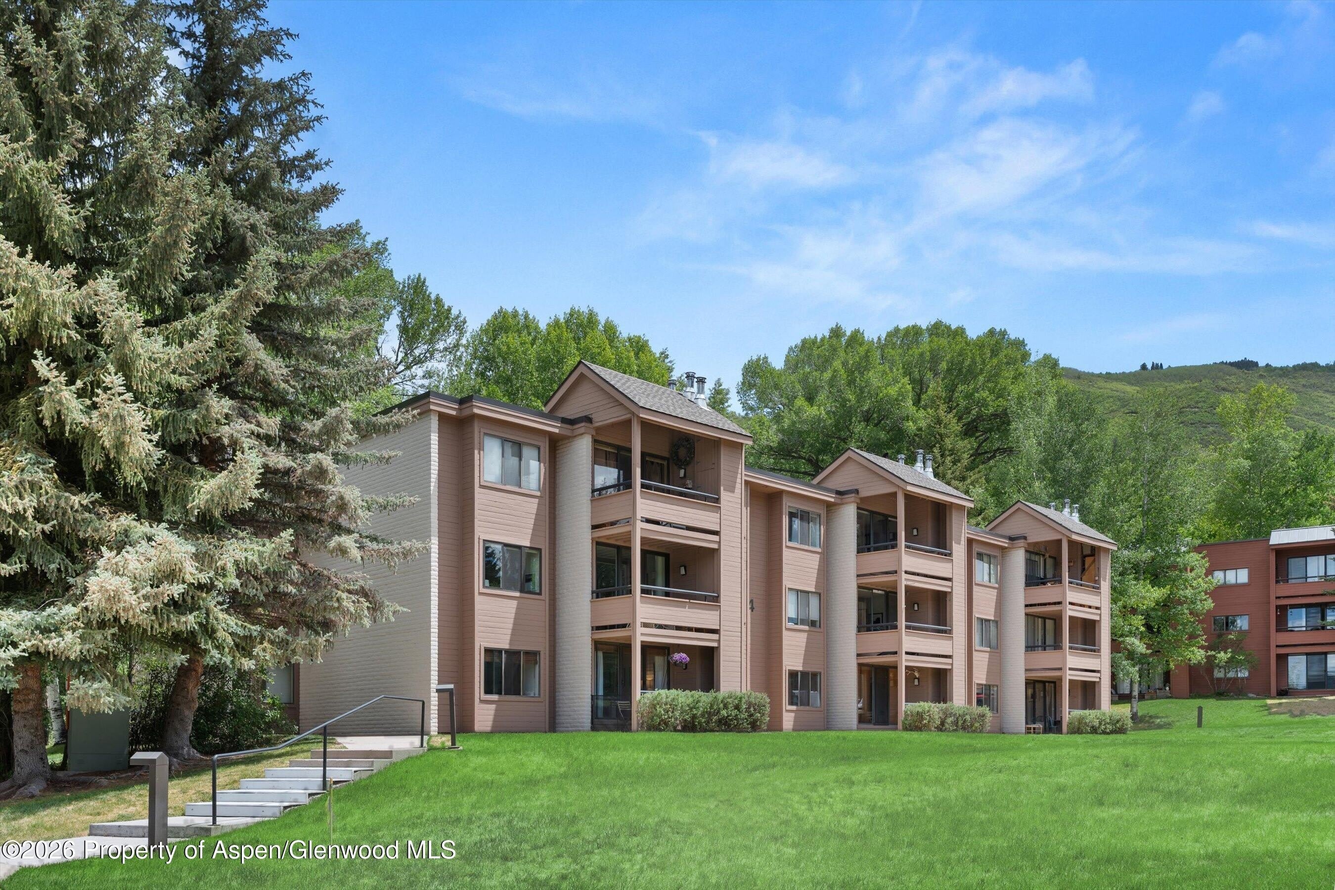 412 Vine Street – photo 1