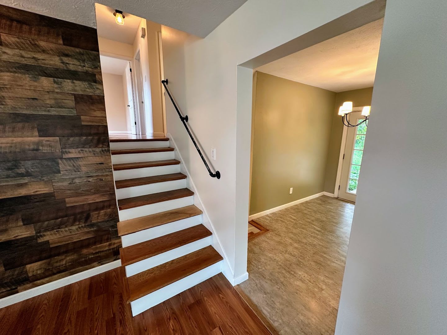 AVAILABLE NOW! Spacious 4 BR, 2 Bath House! Wood Floors, Attached Garage, W/D Included – photo 4