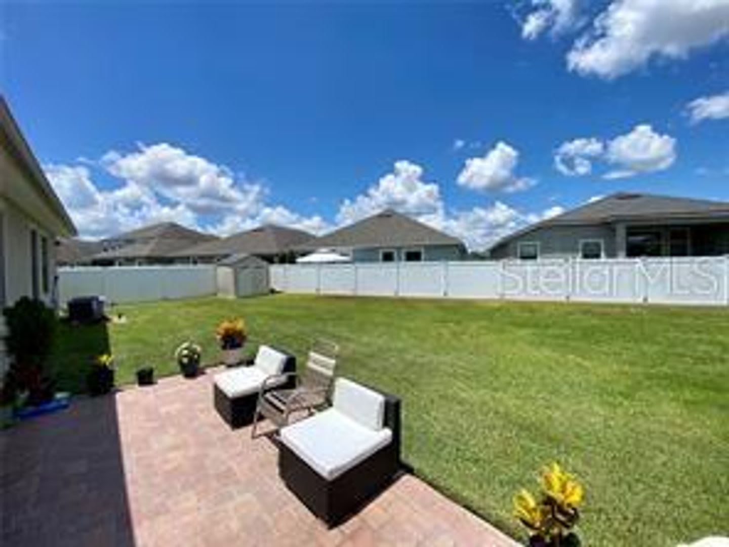 Stunning 4 bedrooms 3 bathroom home in sought after gated community! – photo 3