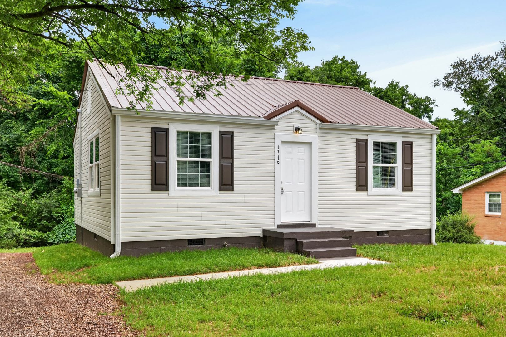 2 Bedroom Home For Rent Near APSU! – photo 3