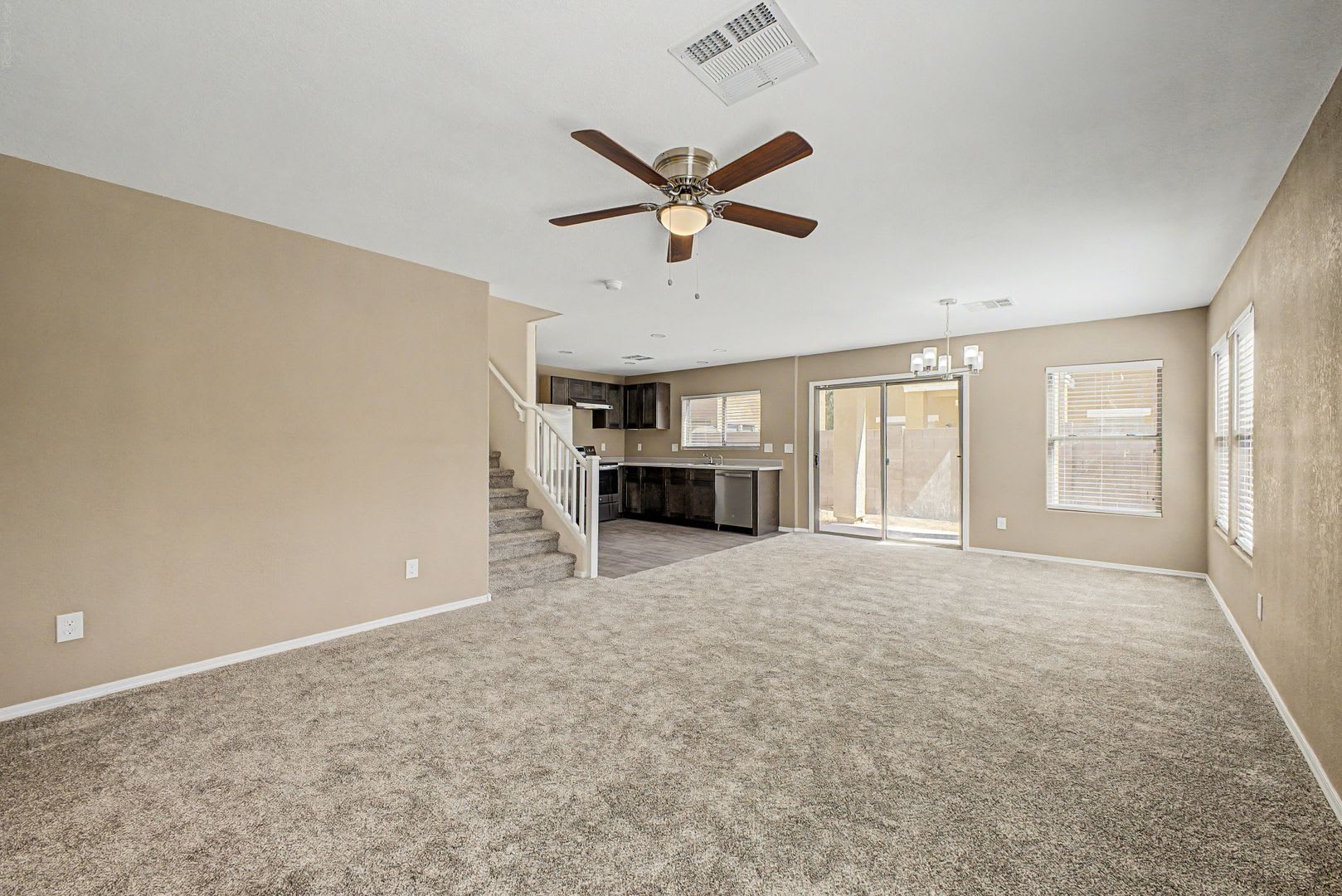 Fully Updated Laveen Home Modern Living Prime 202 Access – photo 4