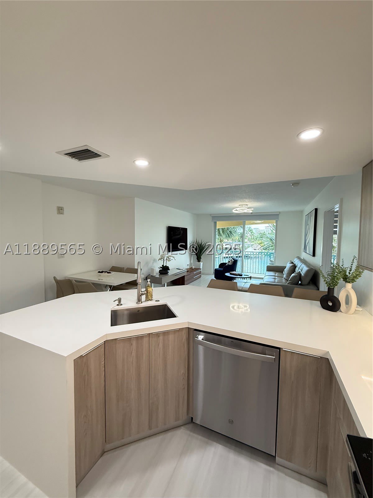 201 Golden Isles Dr – photo 3