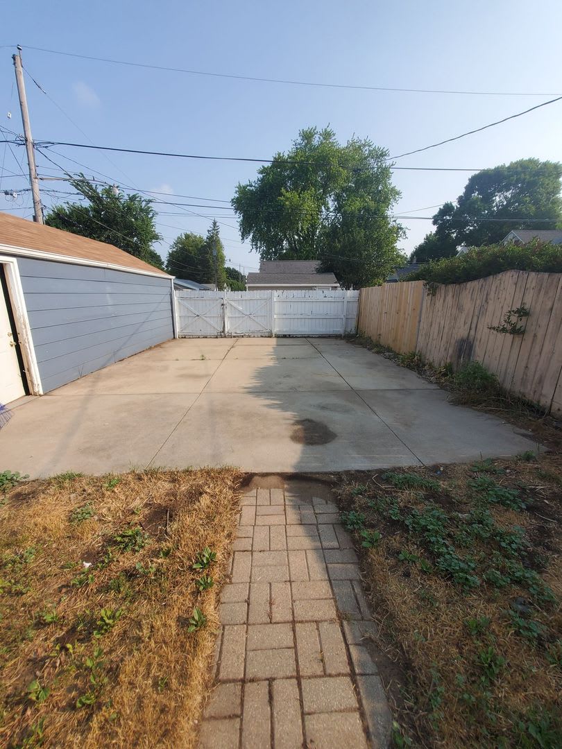 2 Bedroom 1.5 Bath single family – photo 2