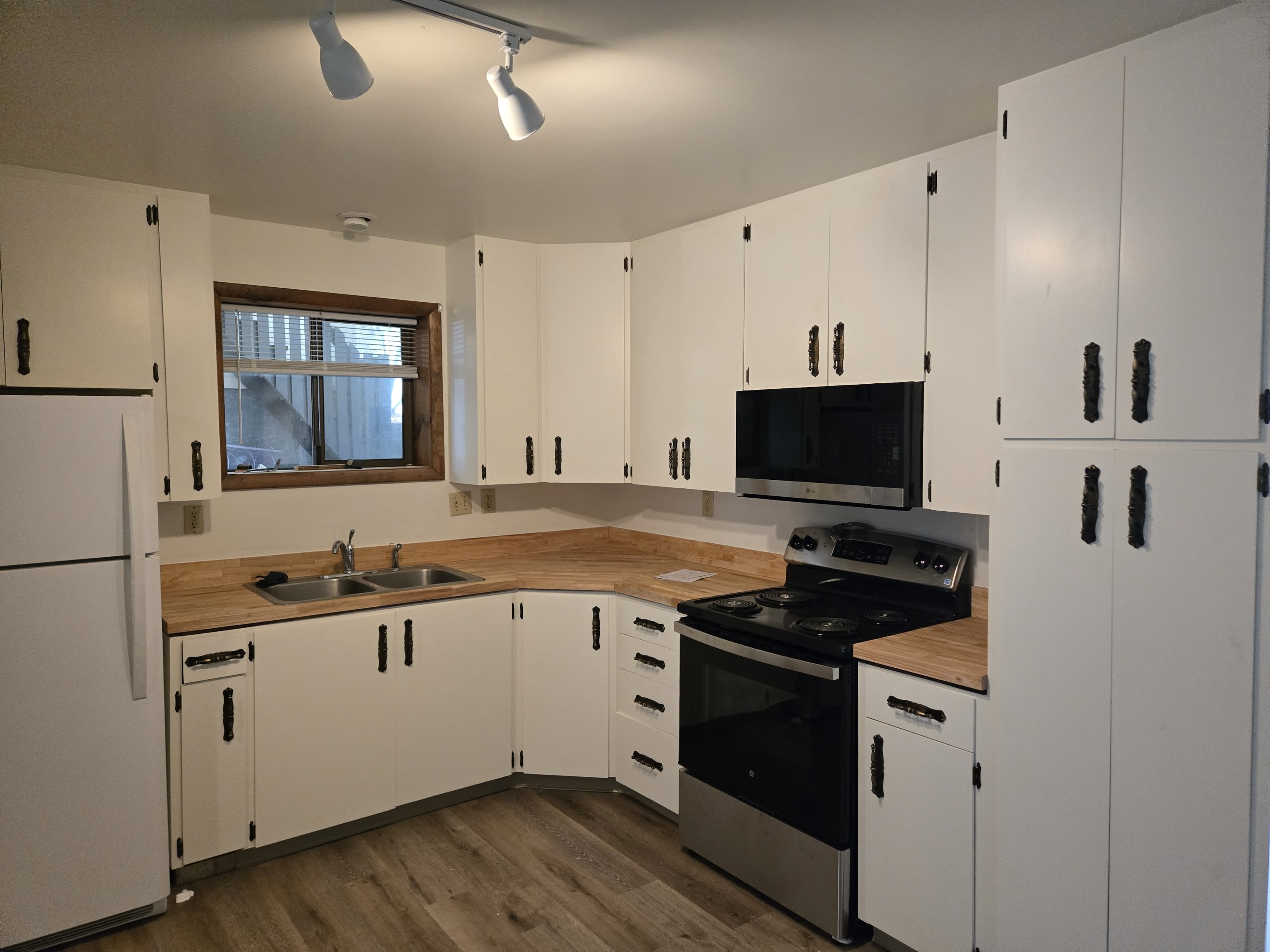 418 West Babcock Street B – photo 2