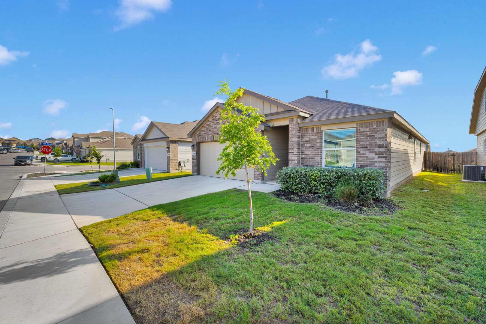 Charming 3-Bedroom Home in the Desirable Silos Community – photo 3