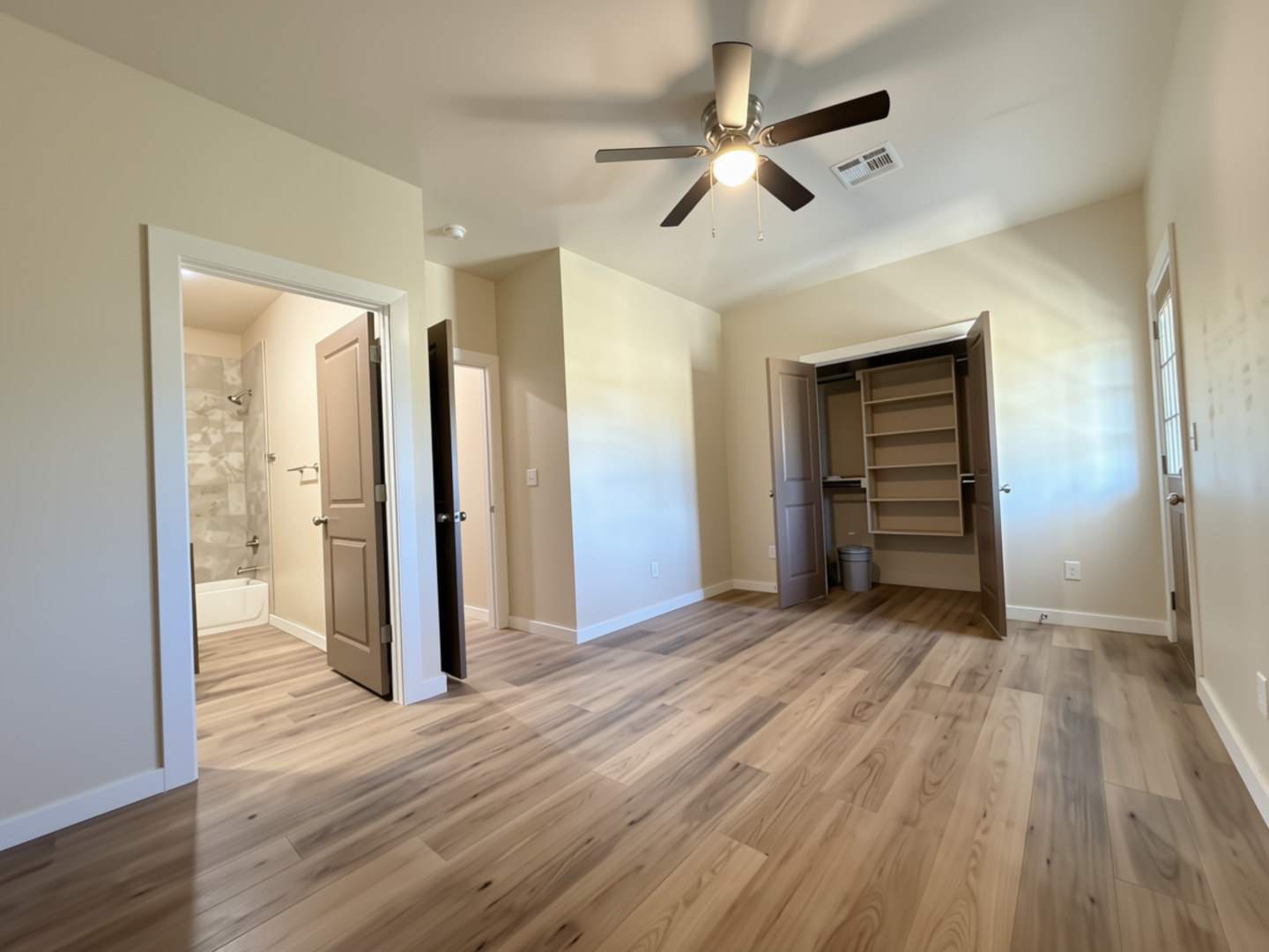 Modern 3-Bedroom Duplex Unit – photo 5