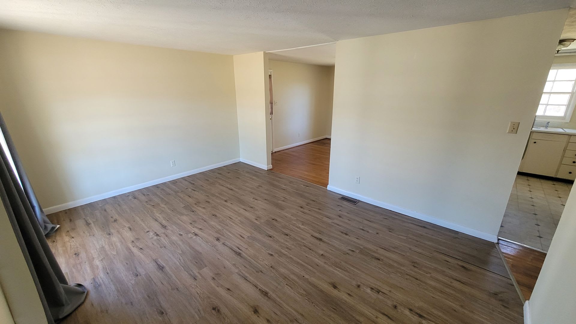 3br Ranch home on large lot – photo 3