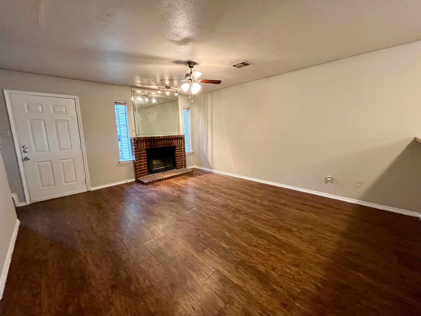 2bed/2.5 bath condo close to downtown – photo 3
