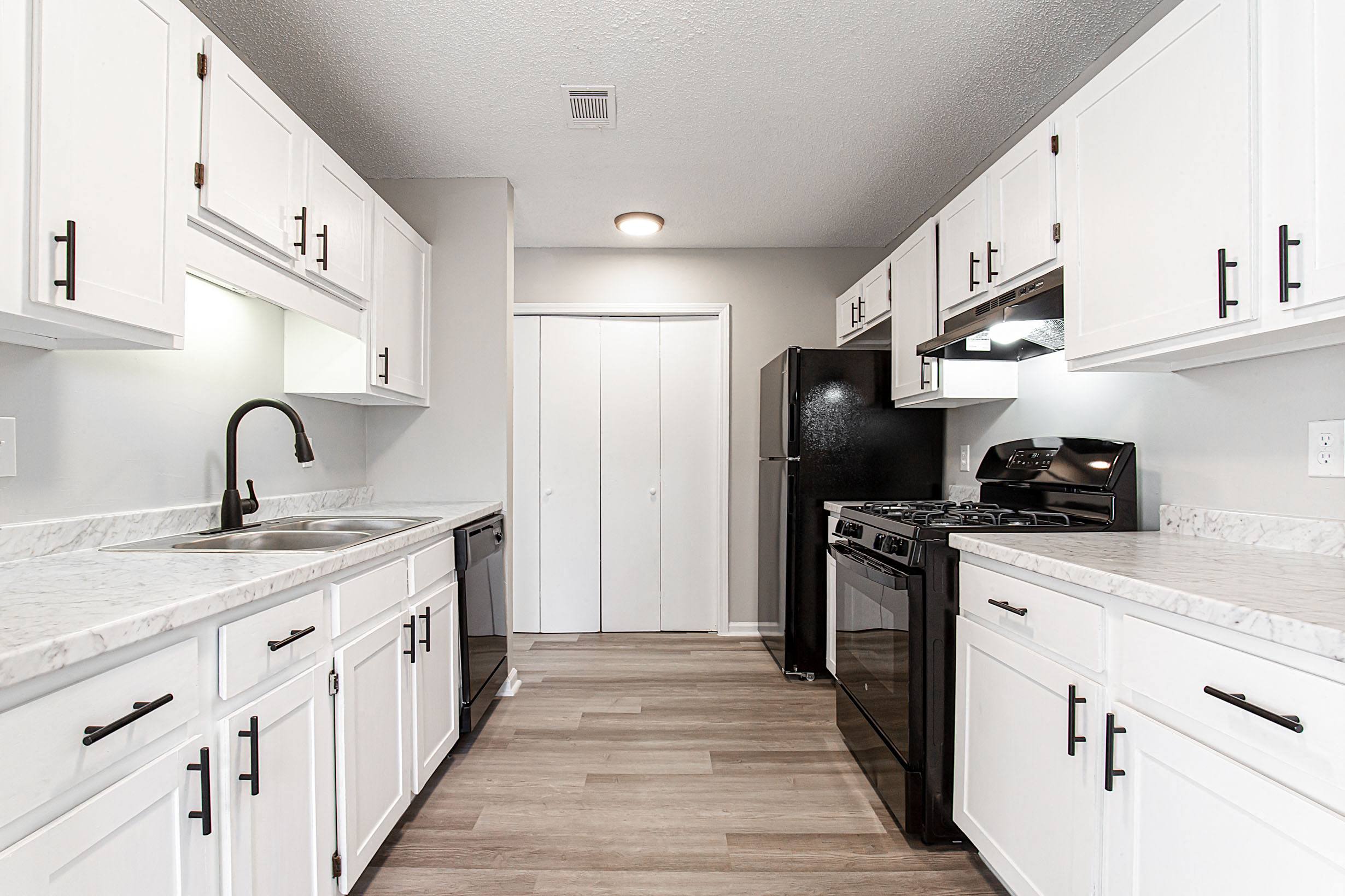Salem Glen Apartments – photo 5