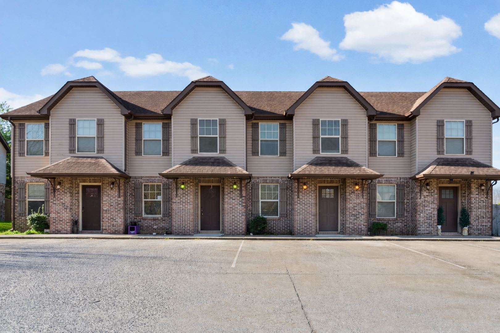 Pet Friendly Two Bedroom – photo 1