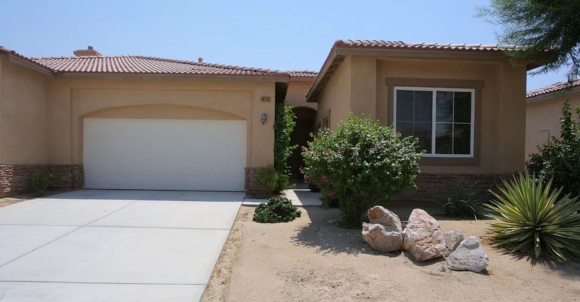 2 Bedroom. 2 Bathroom. House – photo 2