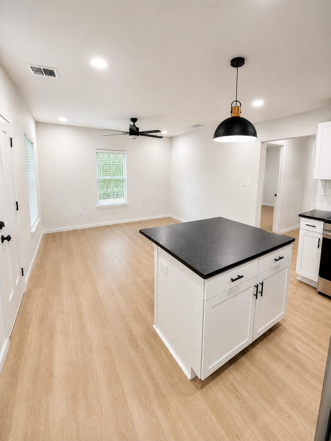 1409 North Englewood Avenue – photo 4