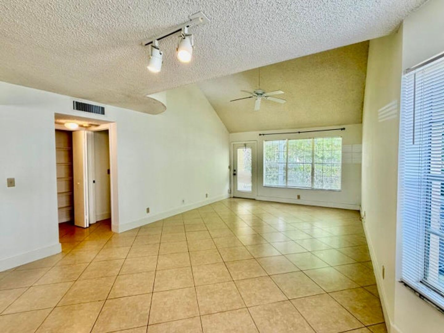 6308 La Costa Drive D, Boca Raton (Unincorporated), FL 33433 – photo 5