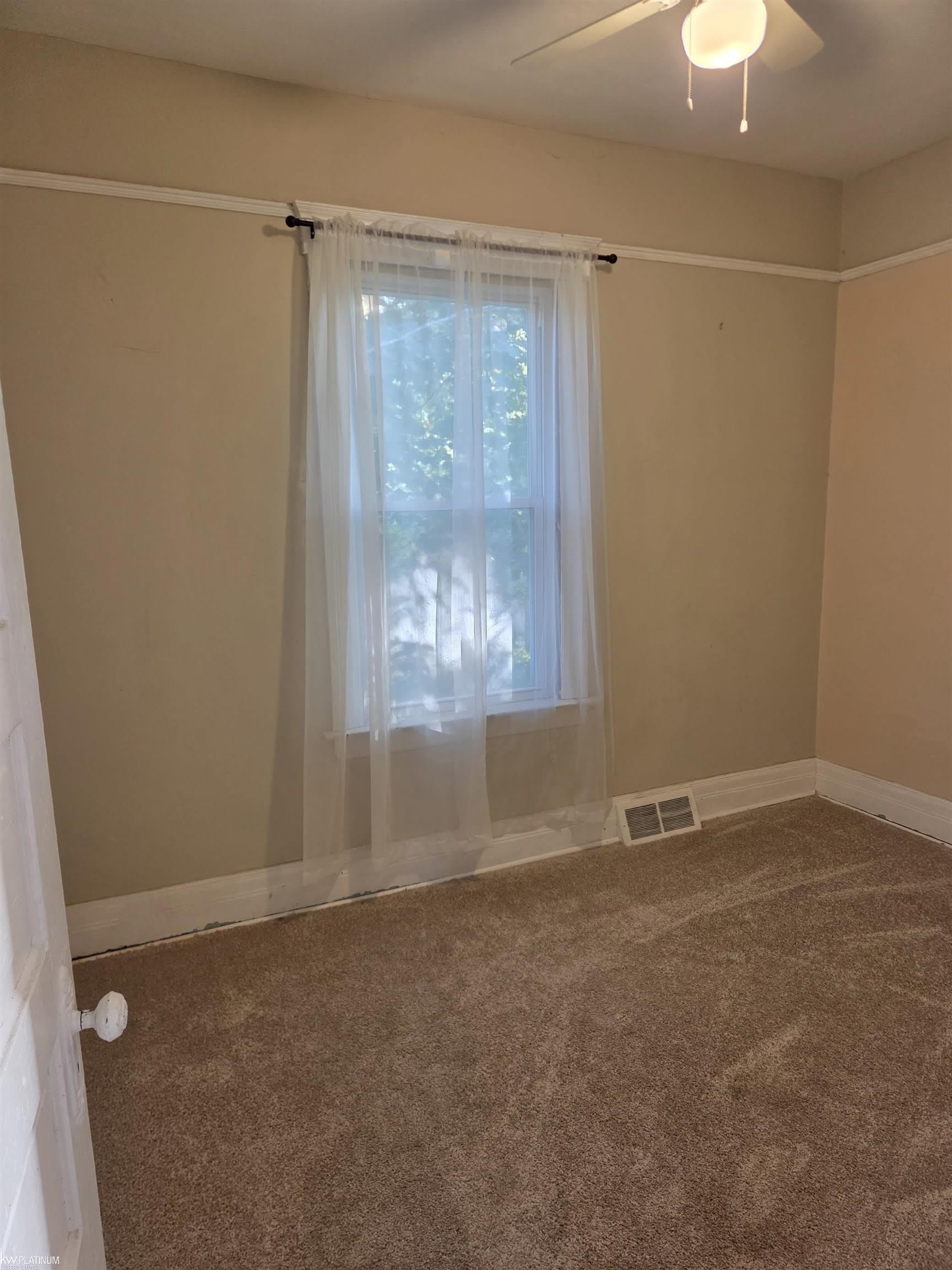 9405 Navarre Street – photo 4