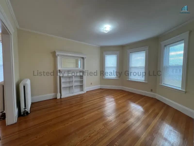 142 Washington St – photo 3