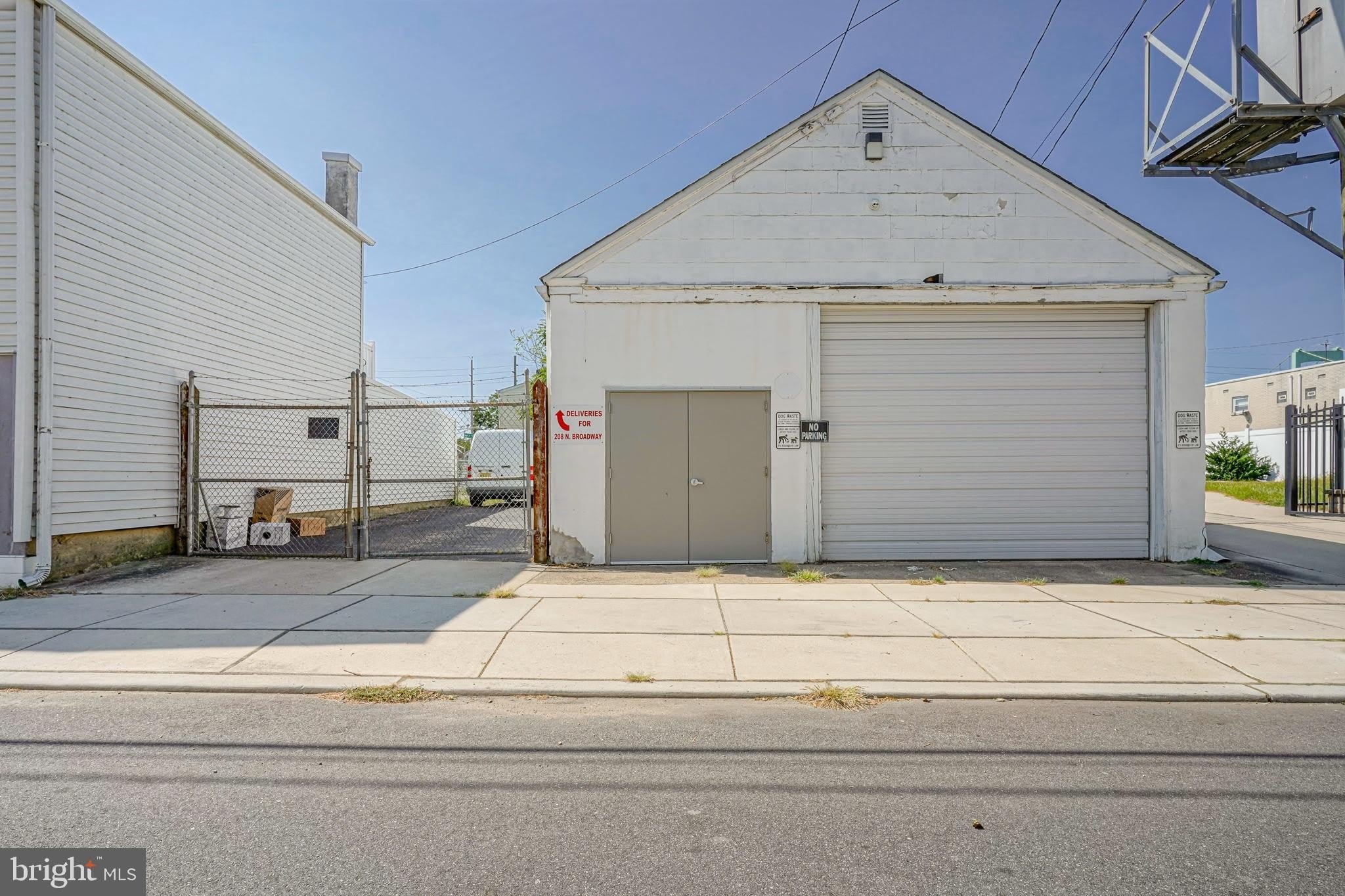 208 N Broadway – photo 2