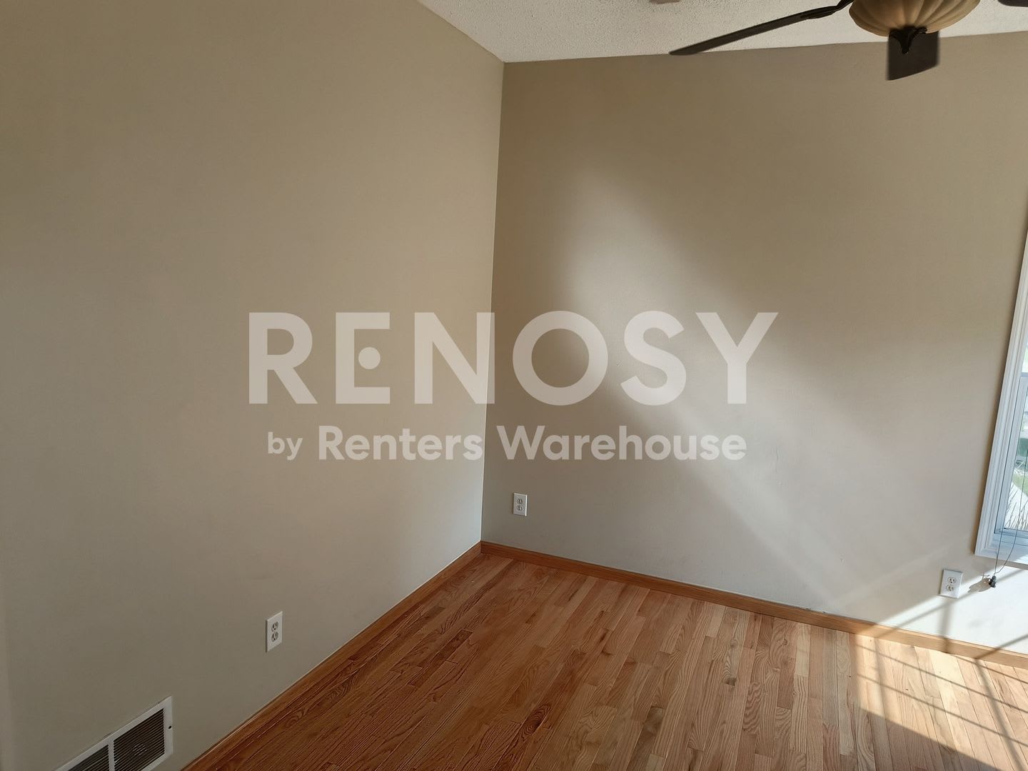4BD/3.5BA Townhome in Apple Valley Available Now! – photo 5
