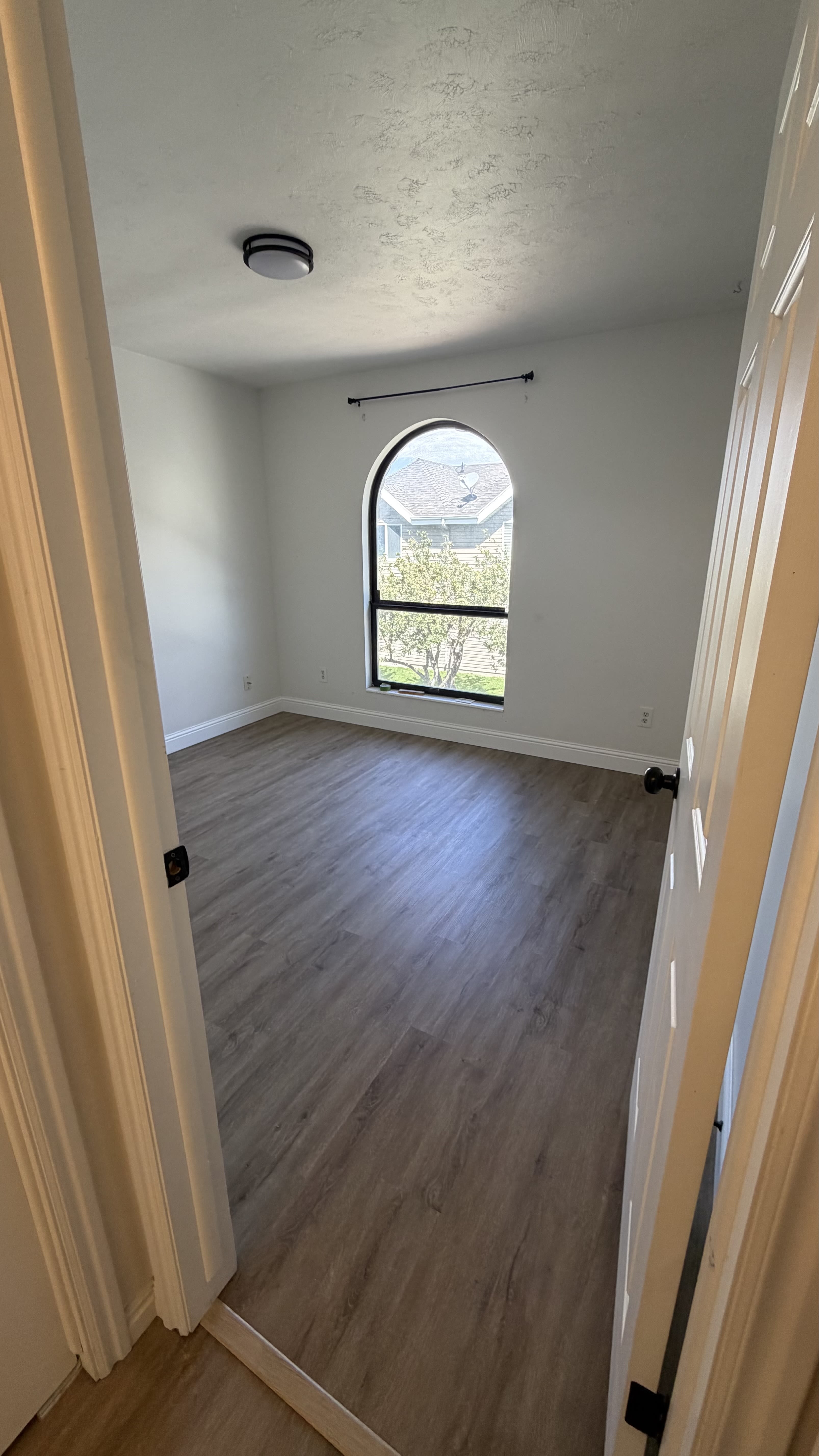 1554 Monroe Boulevard – photo 5