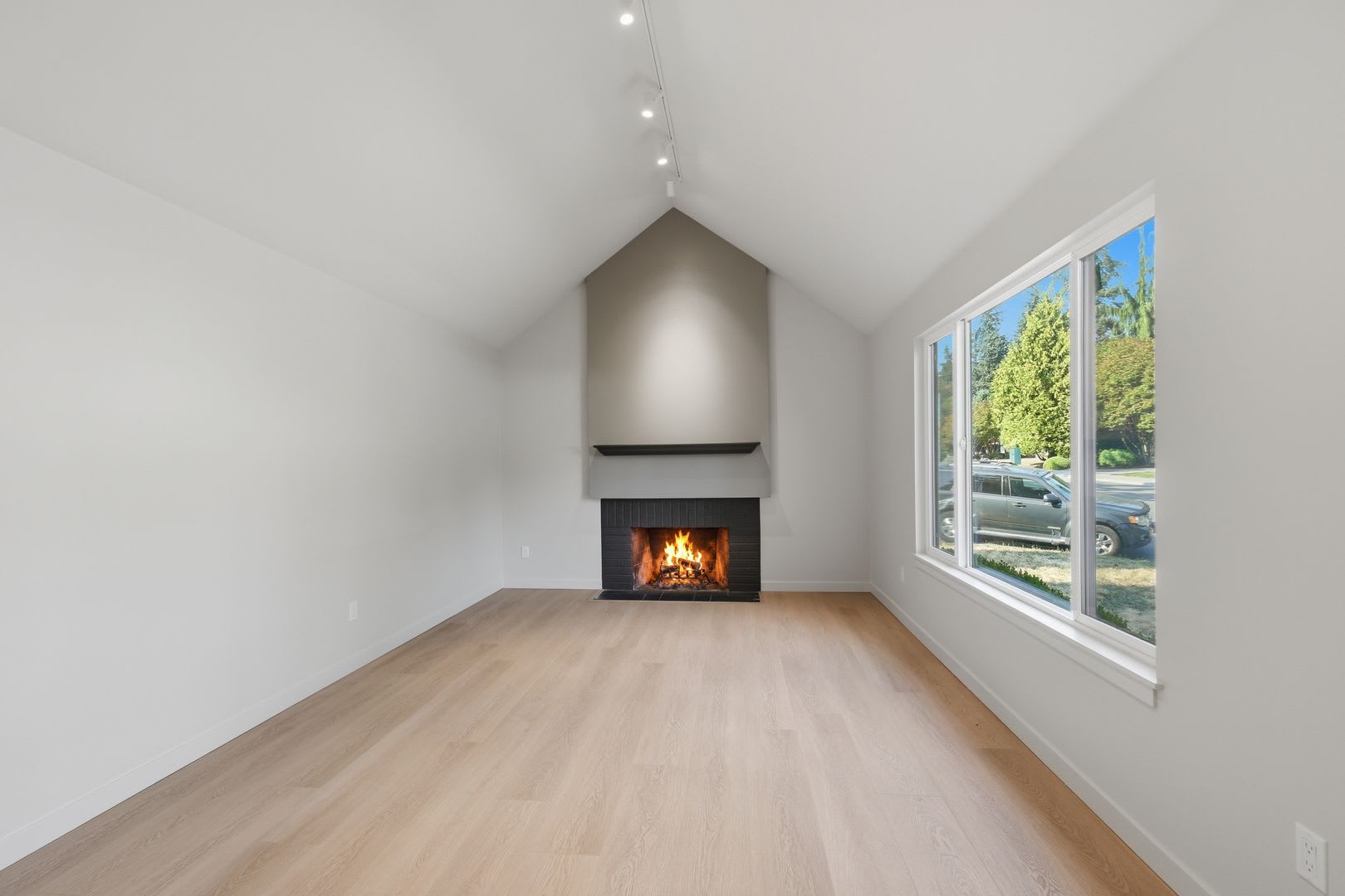 4Bd 2Ba Kirkland Home – photo 2