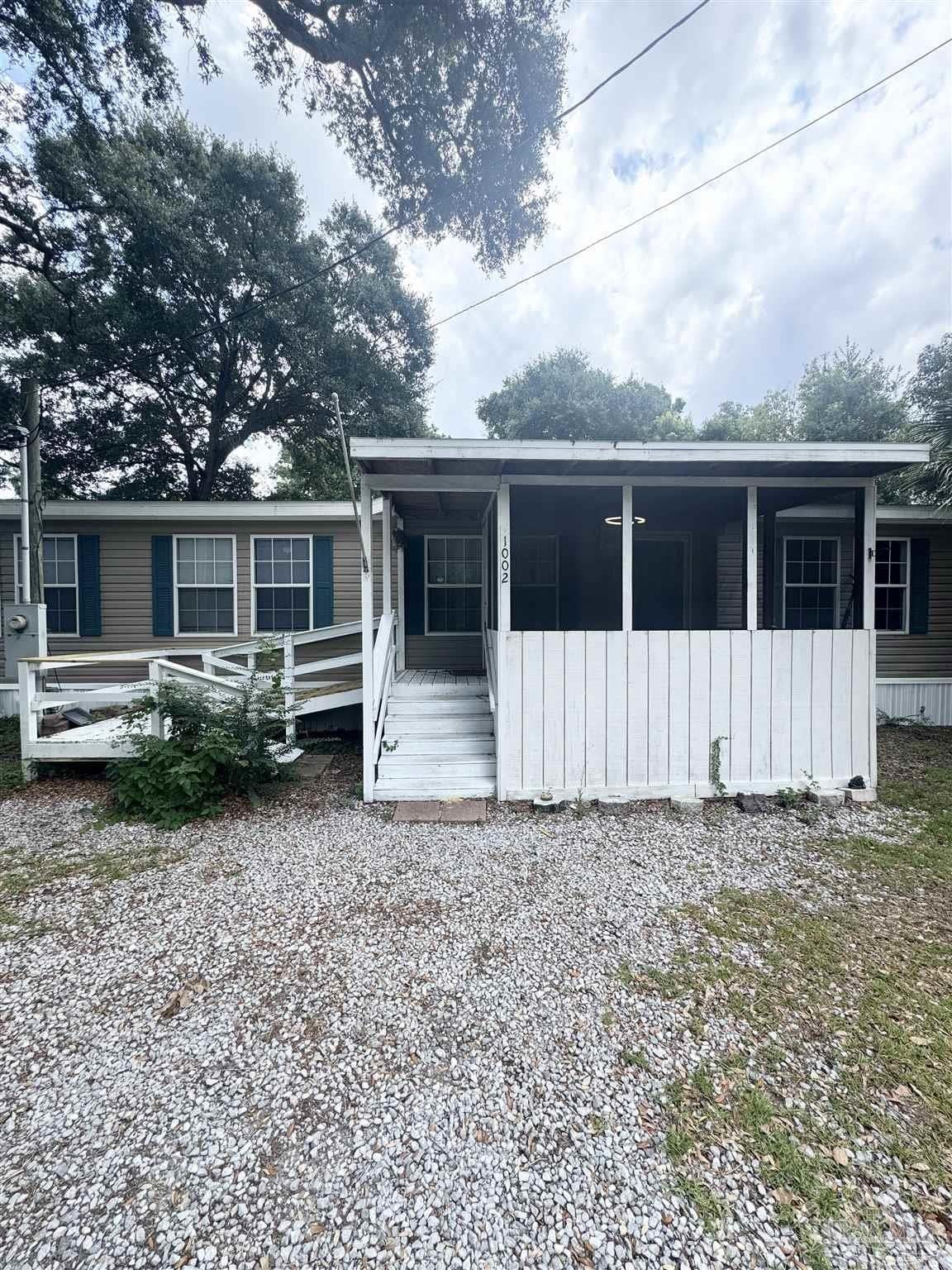 1002 Mills Ave – photo 2