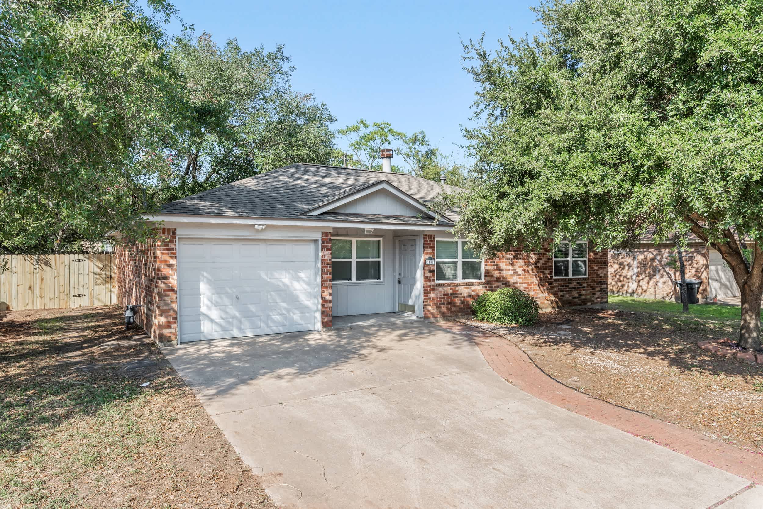 3408 Dallis Drive – photo 1