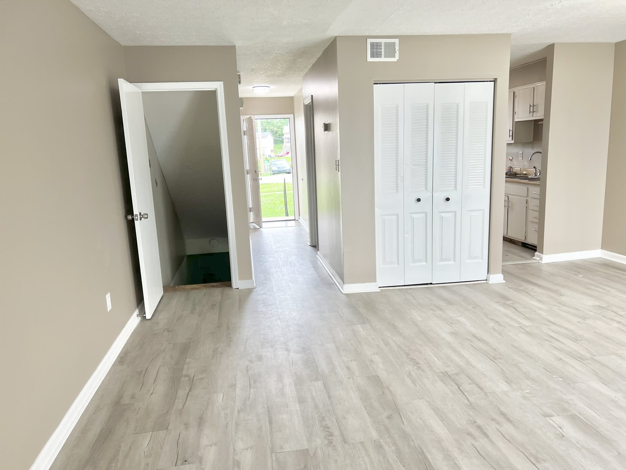 1420 Kingswood Way – photo 4