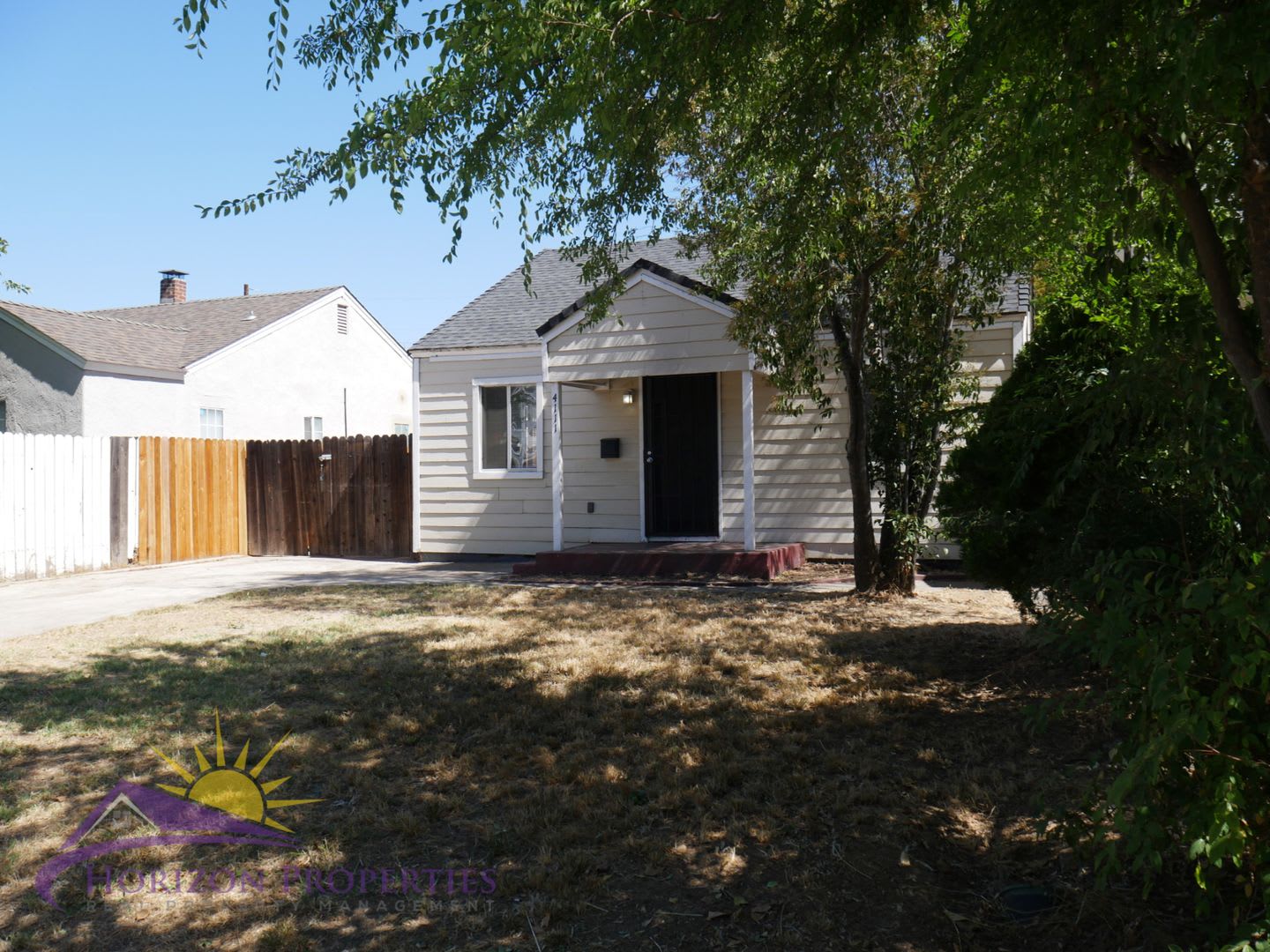 Cozy 2 Bed 1 Bath 728qft single family home in Oak Park – photo 2