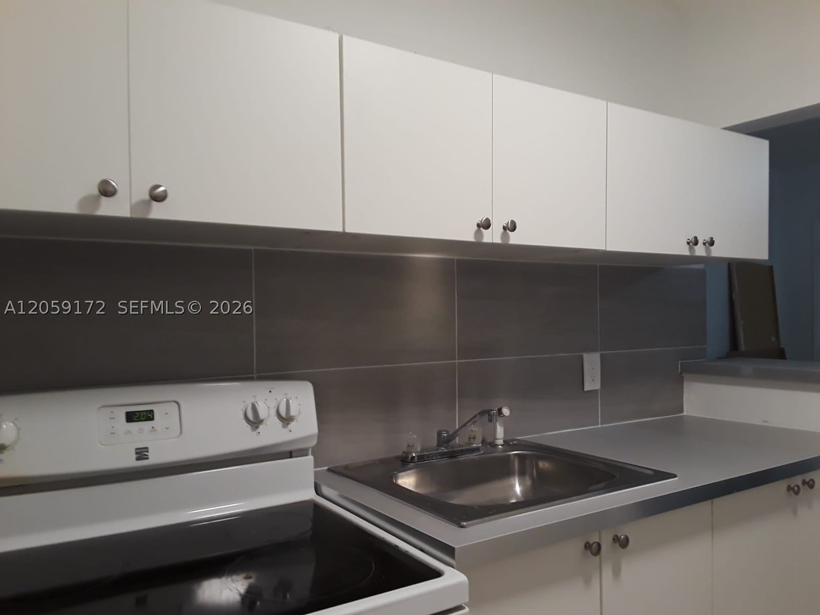 5647 Hayes St – photo 3