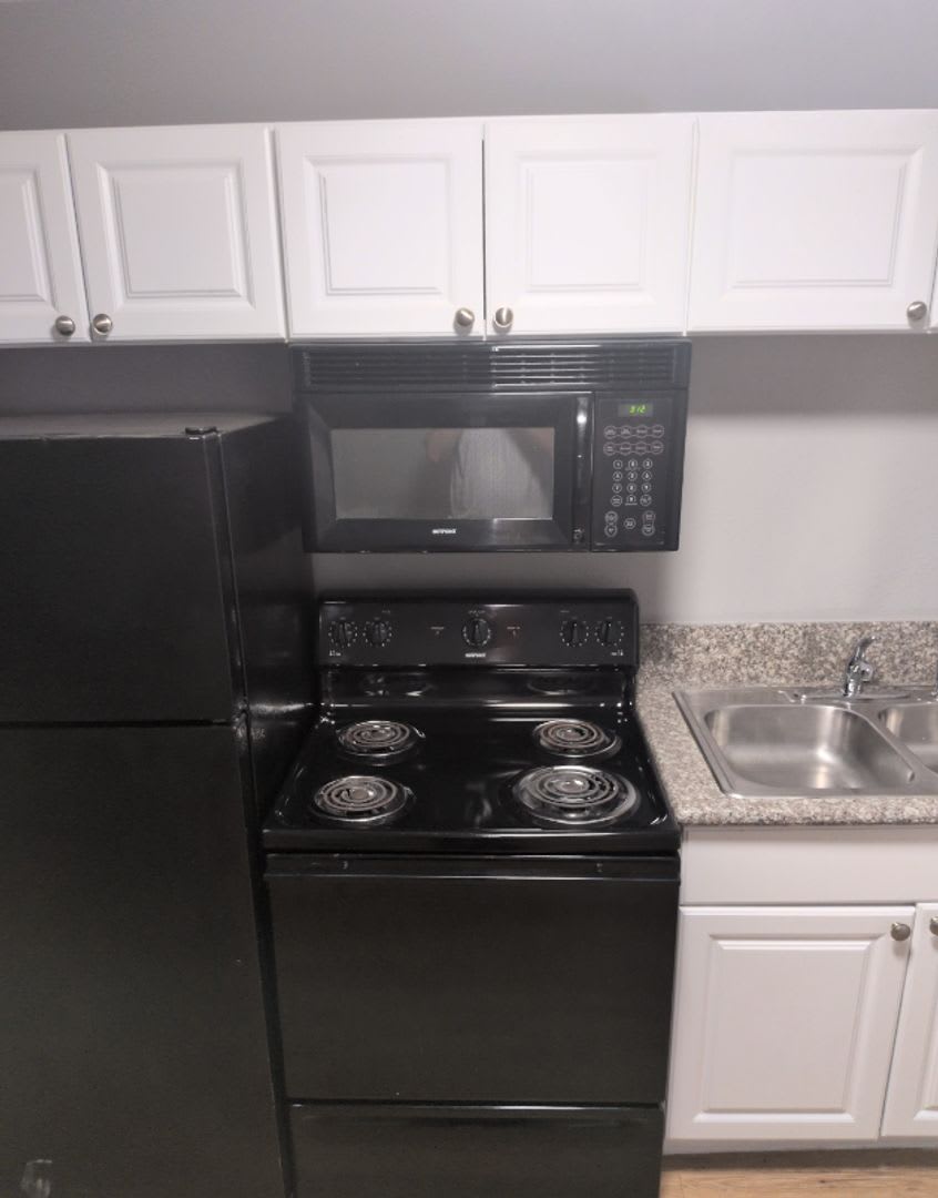 2-Bedroom Apartment Conveniently in Lakewood – photo 2