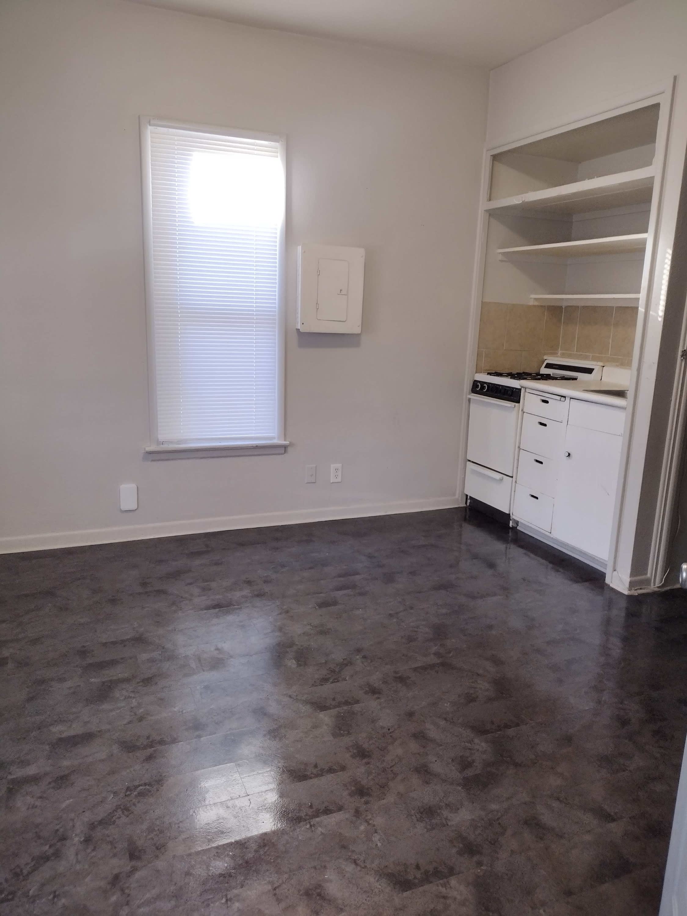 910 West 8th Street – photo 3