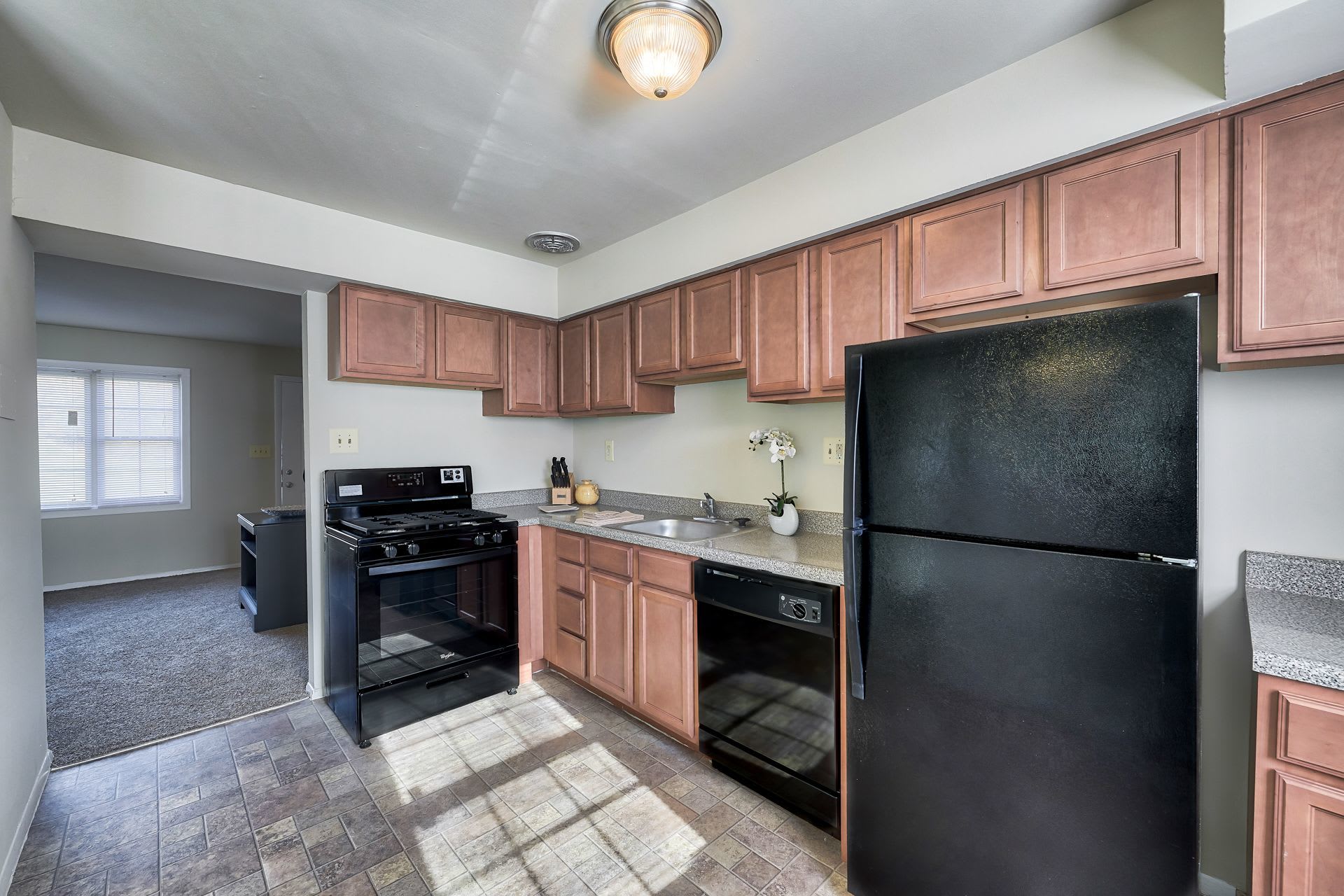 Jamestowne Apartments & Townhomes – photo 3