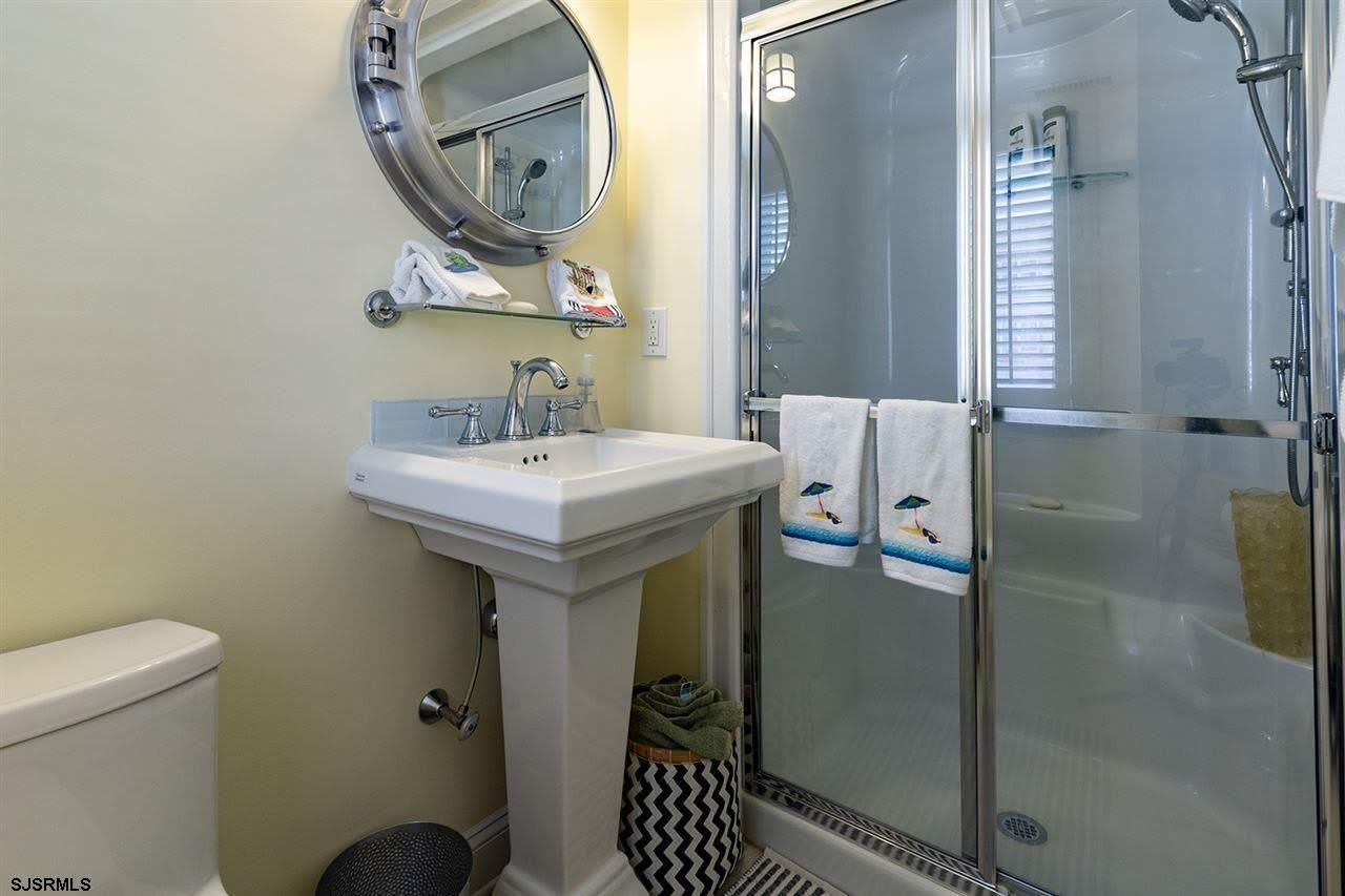 1001 E Beach Ave – photo 5