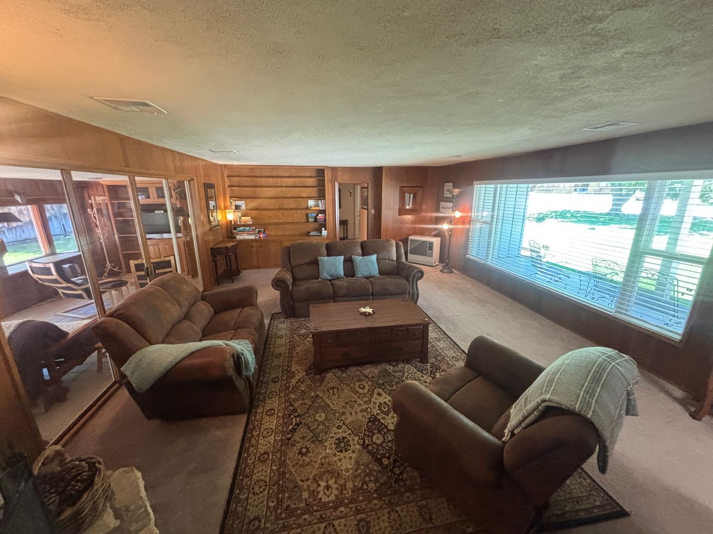 Lovely Furnished three bedroom home in the desirable McLaren neighborhood! – photo 5